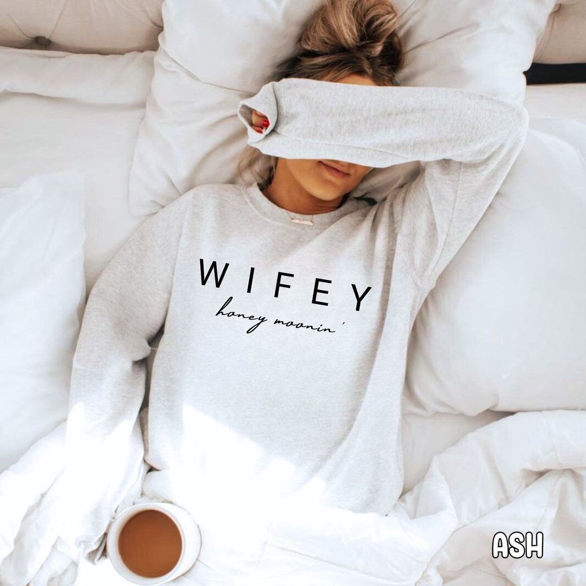 Wifey Honey Moonin' Unisex Heavy Blend™ Crewneck Sweatshirt